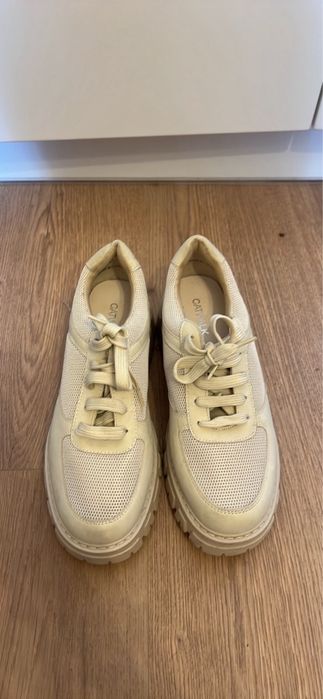 Beżowe sneakersy