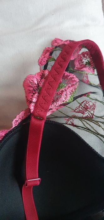 Body lingerie M, muito bonito.
