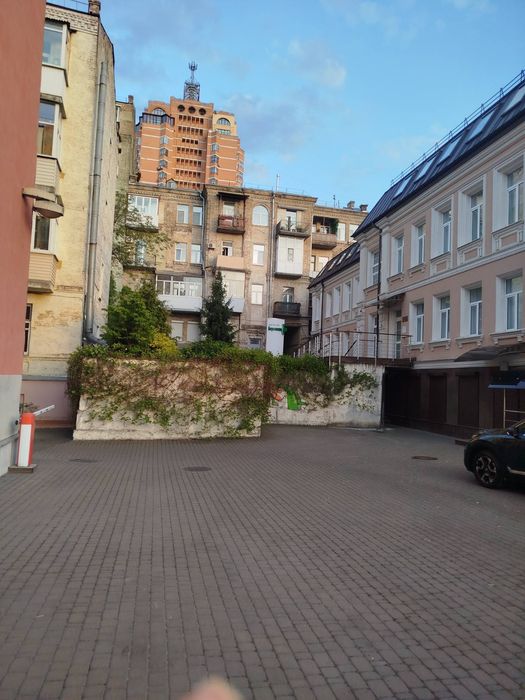 Продам 1 кімнатну квартиру  Бульварно-Кудрявська 8 б