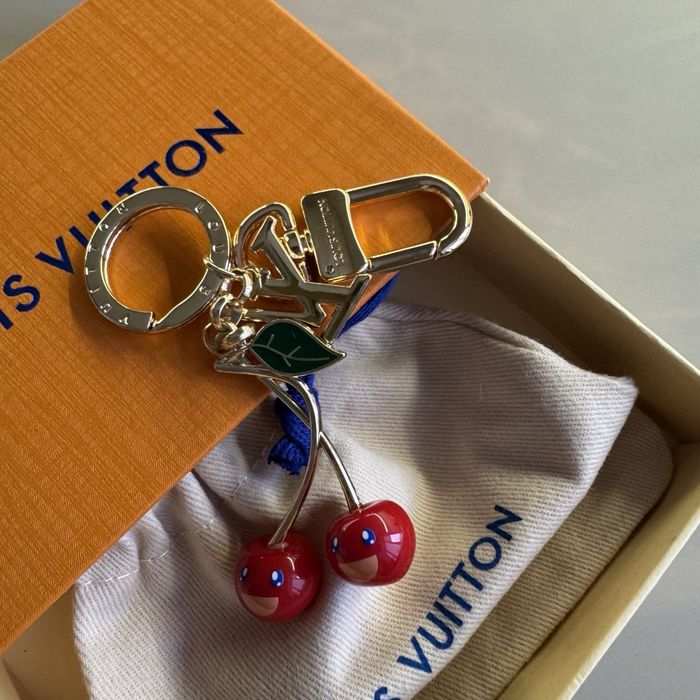 Louis Vuitton брелоки брелок LV