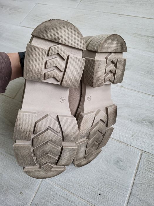 Демісизонні жіночі чоботи.