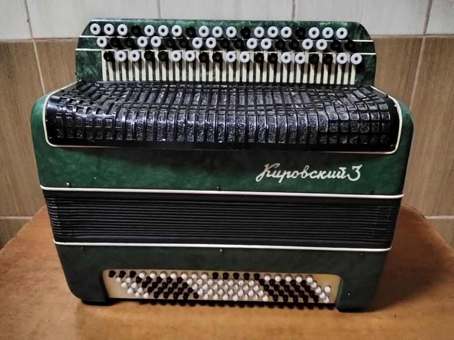 Продам баян Кировский 3