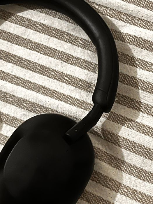 Fones Sony WH-1000XM5 com bolsa e cabos