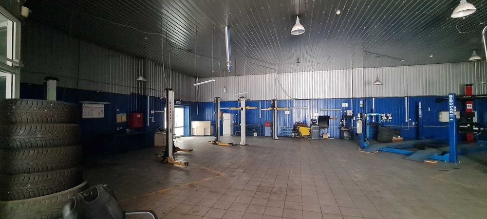 Продаж 790 кв.м. Фасадне приміщення та сто. вул. Космонавтів.