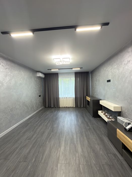 Продаж 3к квартири біля Центру з ремонтом