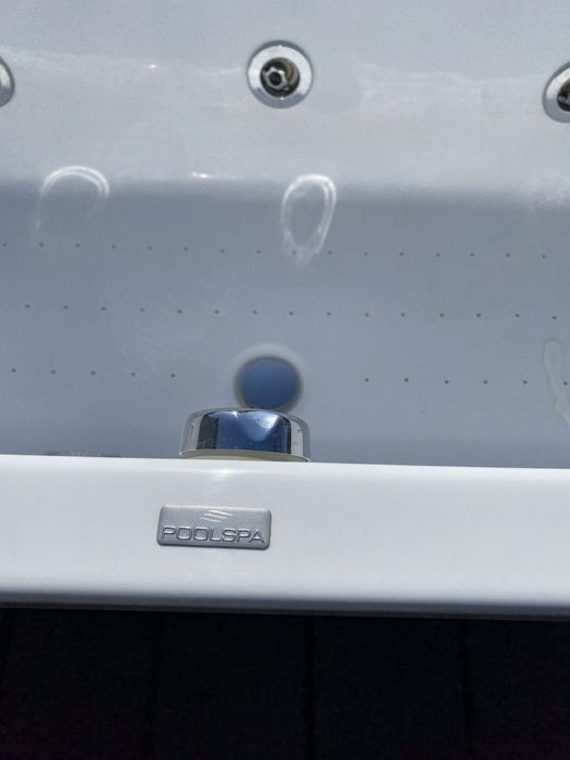 Wanna Poolspa z hydromasażem i obudową . .