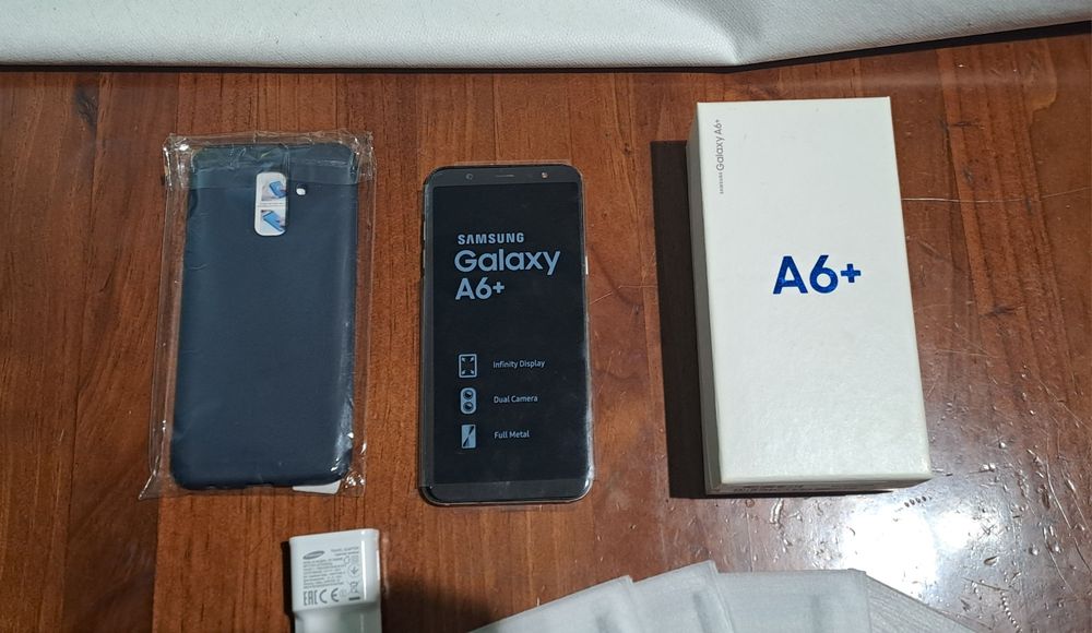 Samsung Galaxy A6+ 32GB + Capa + Películas