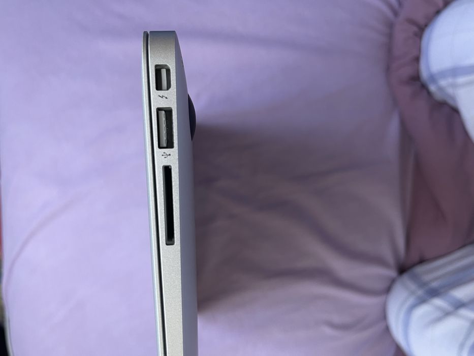 MacBook Air 13” (2017) | 8GB RAM | SSD | Гарний стан + сумка і зарядка