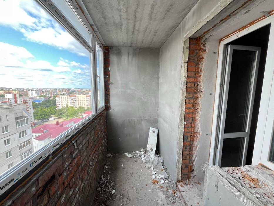 Трикімнатна в новому обжитому будинку Виставка