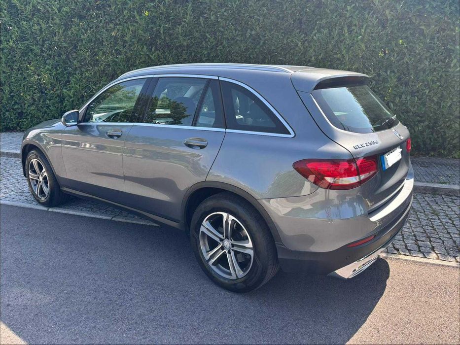 Mercedes GLC 250 d 4 Matic 9G-Tronic - Interior AMG - NACIONAL
