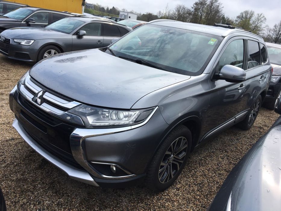 Mitsubishi Outlander PHEV Plus 4WD Plug-In Hybrid,