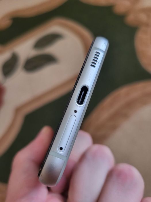 Samsung s21 fe 8/256 стан дуже чудовий.