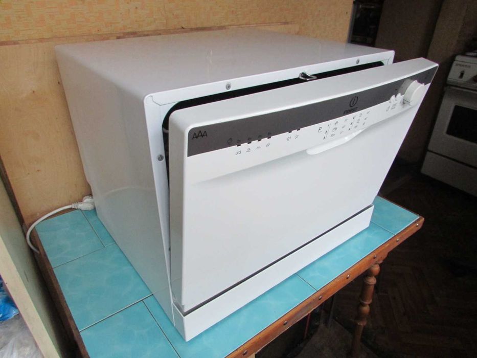 Продам посудомоечную  машинку INDESIT