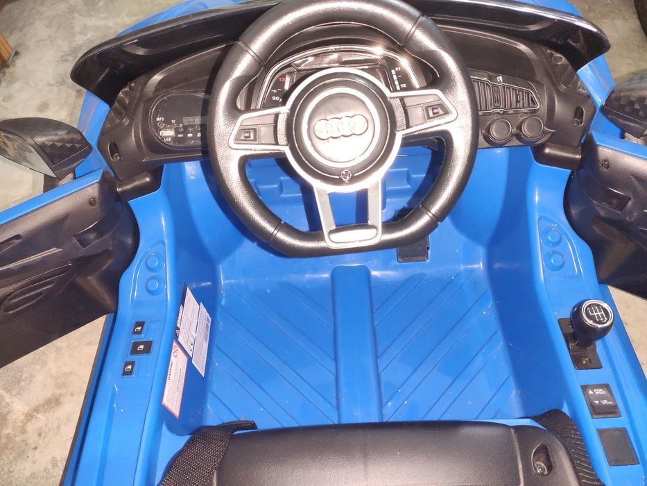 Audi R8 Spyder 12V c/ Controlo Remoto