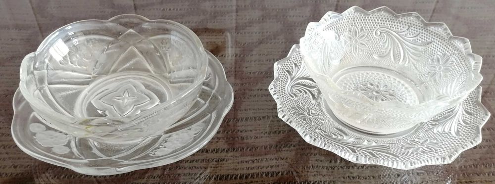 varios conjuntos de taças de vidro