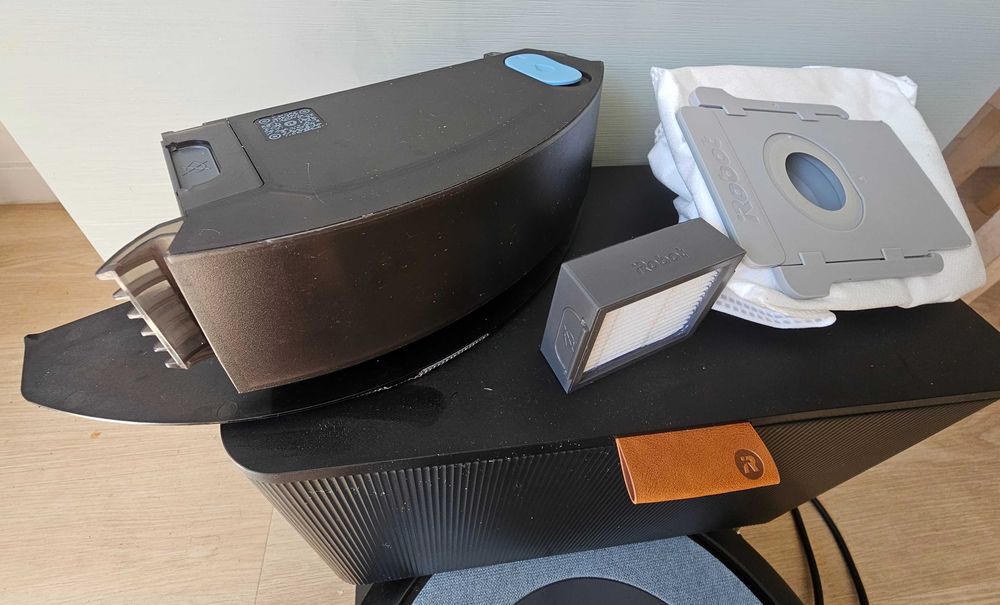 Aspirador iRobot Romba J5 com base