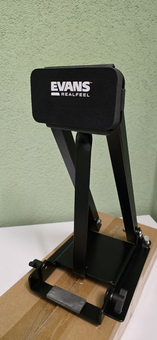 Пед для бочки Evans Real Feel practice pad bass drum