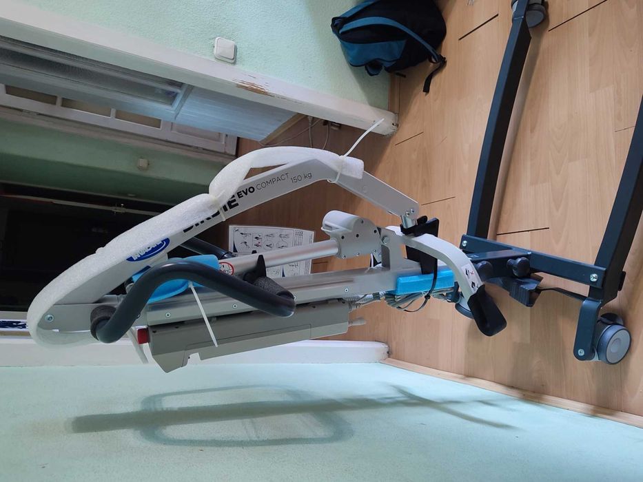 Подъемник электрический Invacare Birdie Compact инвалидов передвижной