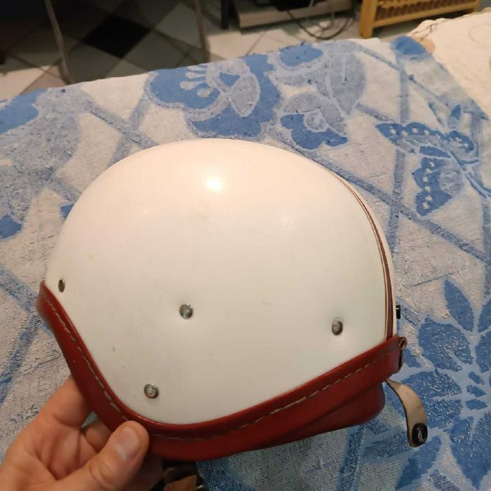 Kask Orzeszek z epoki PRL-u WSK, SHL, KOMAR