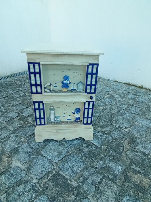 Móvel decorativo alusivo praia