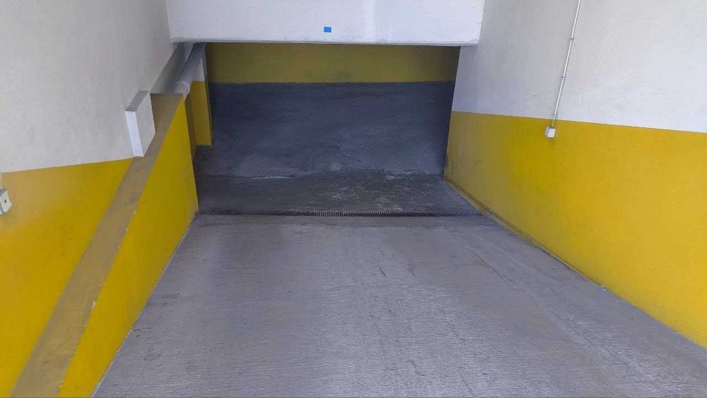Garagem fechada em Braga, junto à Estação e Arco da Porta Nova