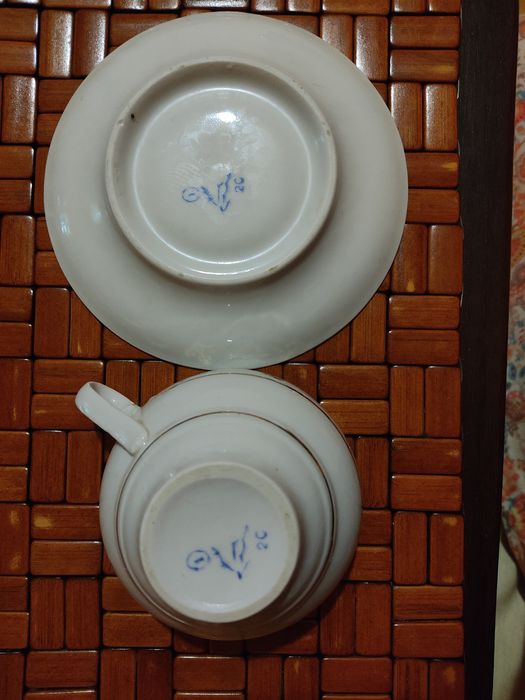 Чашки с блюдцами