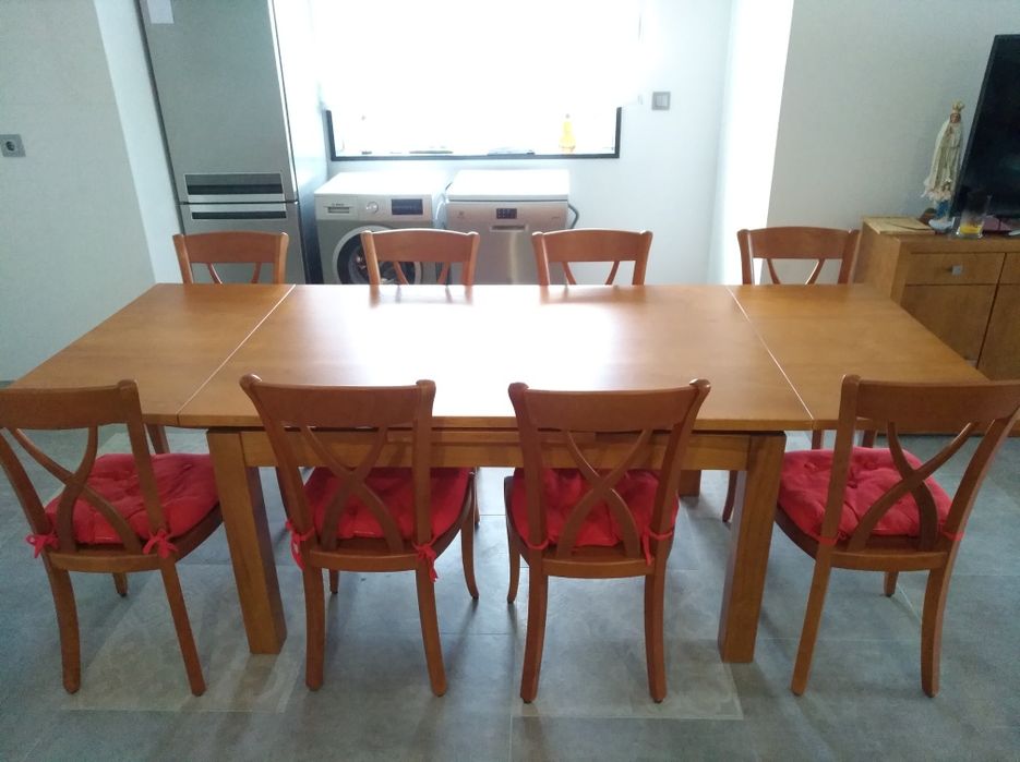 Mesa de cozinha em madeira maciça