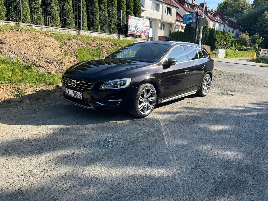 Volvo V60 Volvo V60 D6 I FL Summum Geartronic po delikatnej kolizji na parkingu