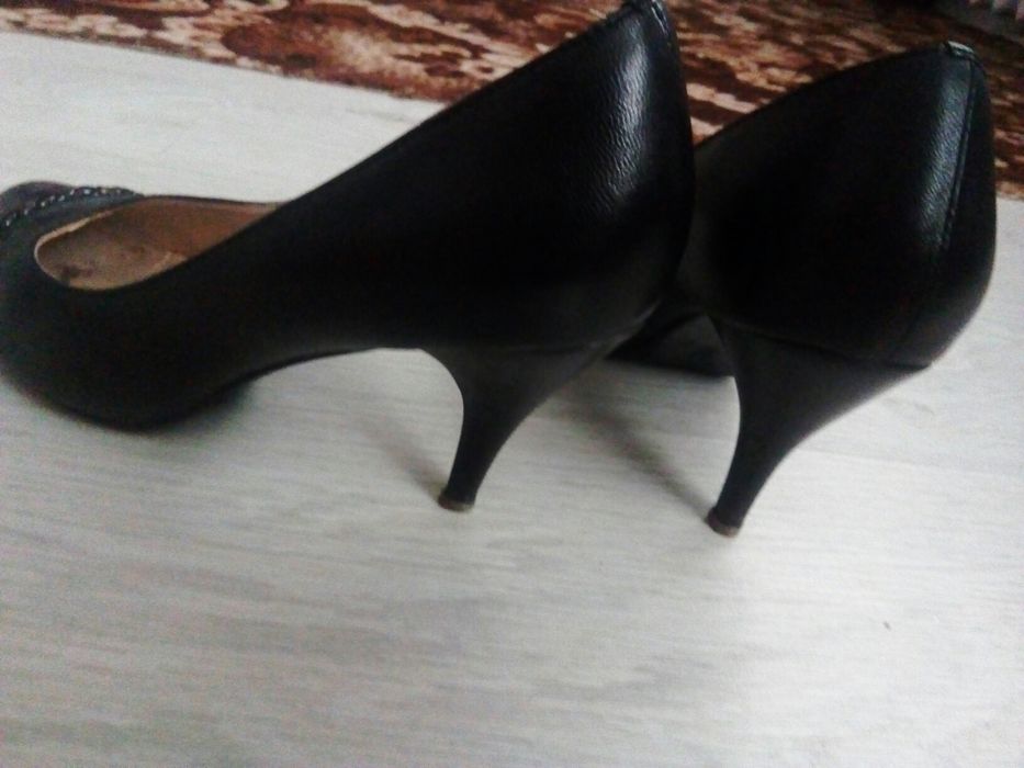Продам кожаные туфли