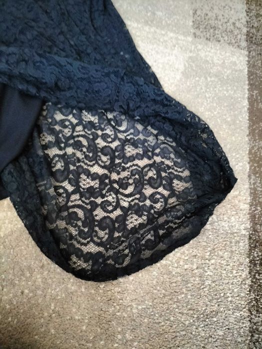 Przepiękna elegancka koronkowa sukienka 36