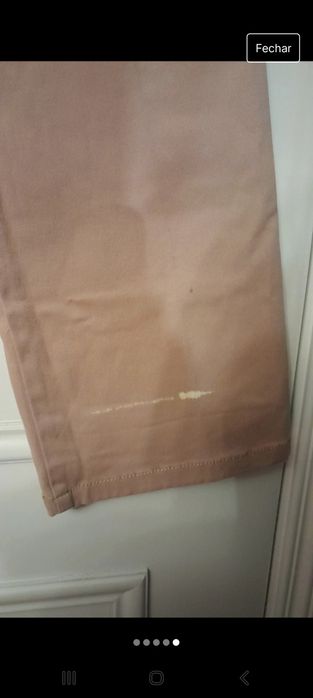 Calças de ganga com alguns salpicos mais claros