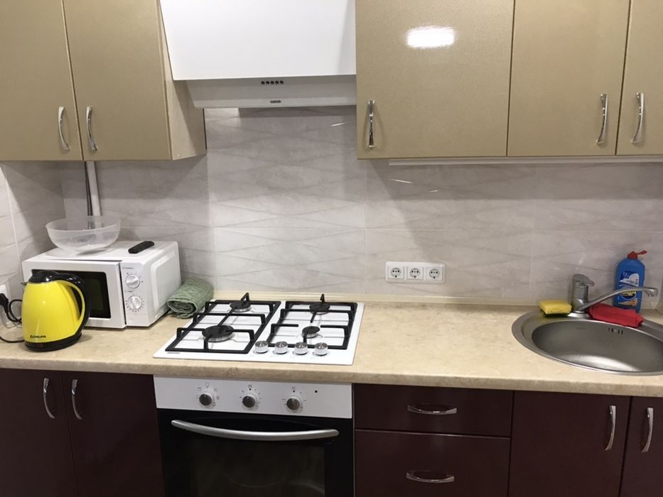 Подобова оренда  Двухкомнатная квартира в центре. 95 квартал