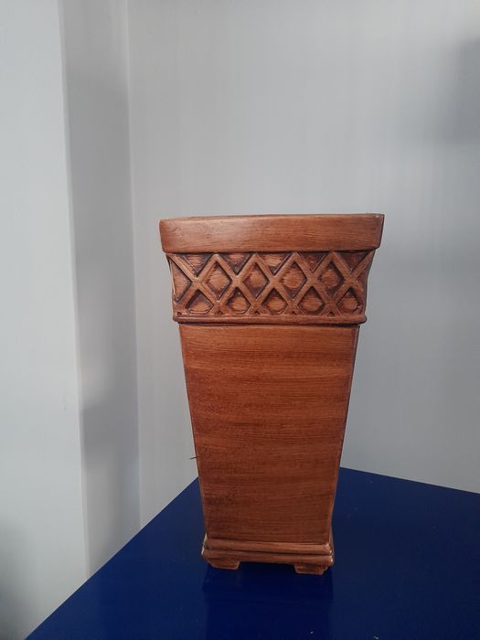 Vaso decorativo castanho