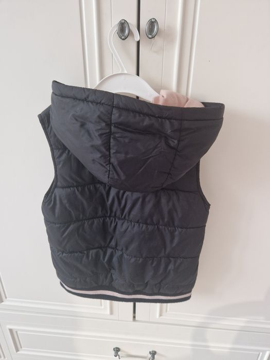 Bezrękawnik 128 Guess czarny