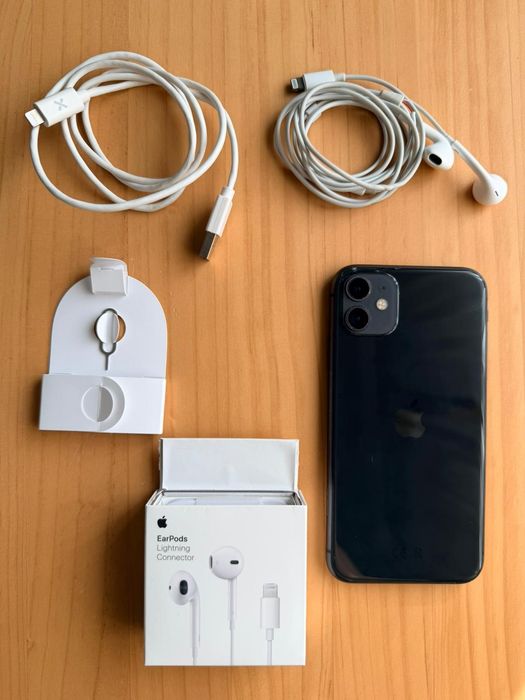 IPhone 11 APPLE (6.1'' - 256 GB - Preto)