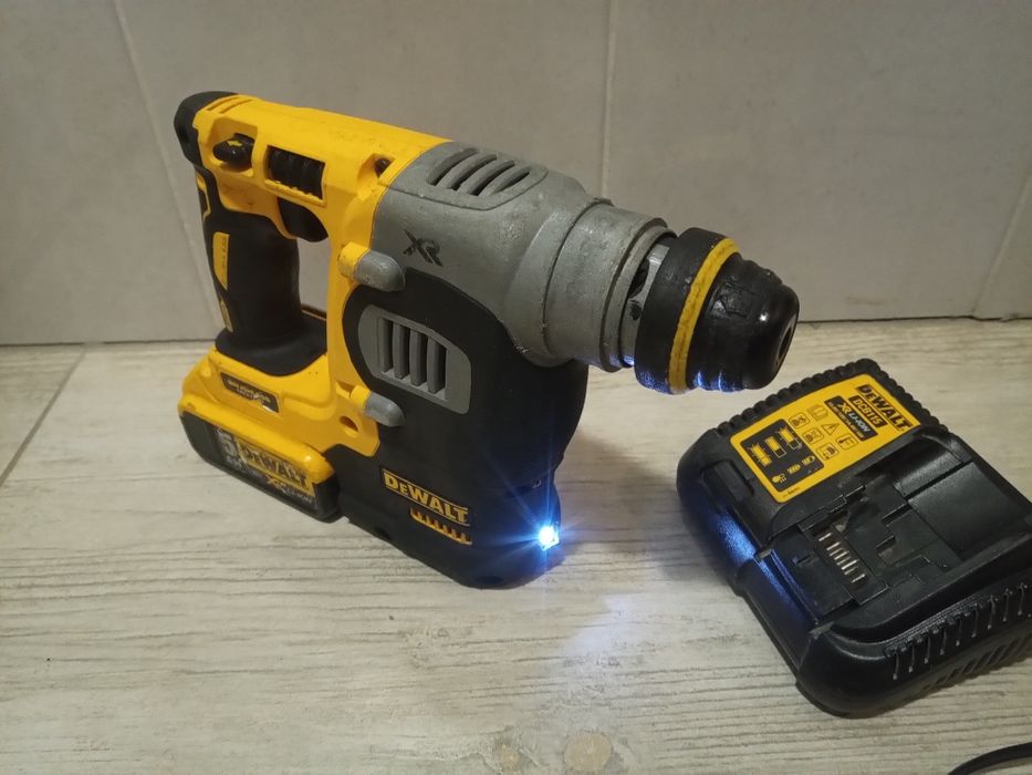 DeWalt DCH 273 młotowiertarka akumulatorowa , Aku 5ah, ładowarka