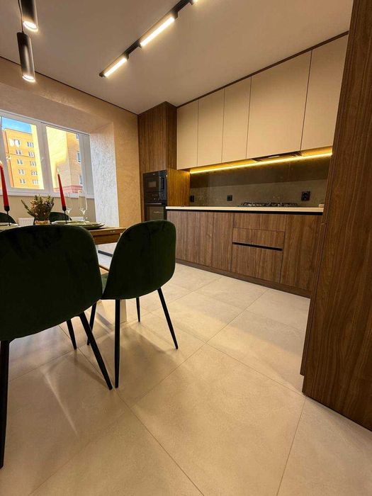 Пров.Тарнавського, сучасний ремонт. Кухня-студія + спальня.