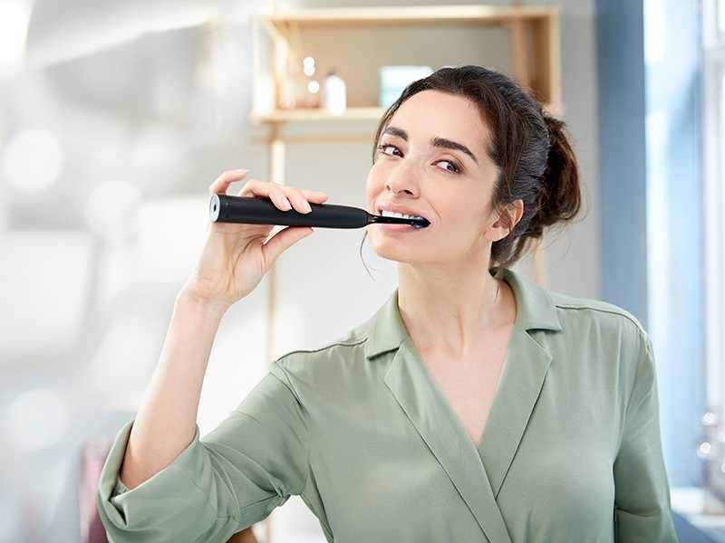 Philips Sonicare Advanced Whitening czarna - HX962K bluetooth z case.