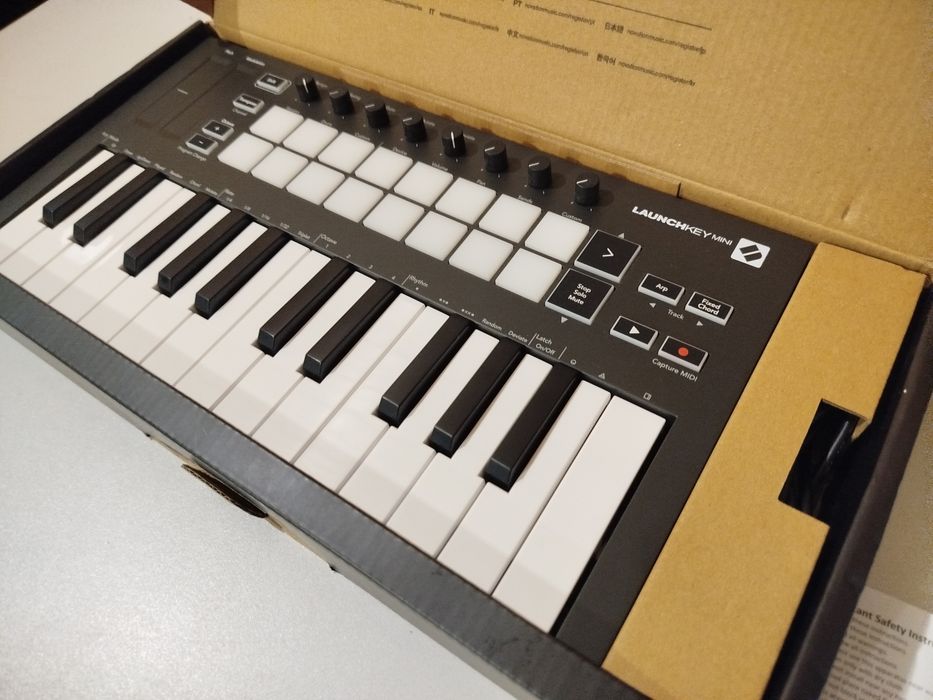 Міді клавіатура Novation L auchkey  Mini MK3