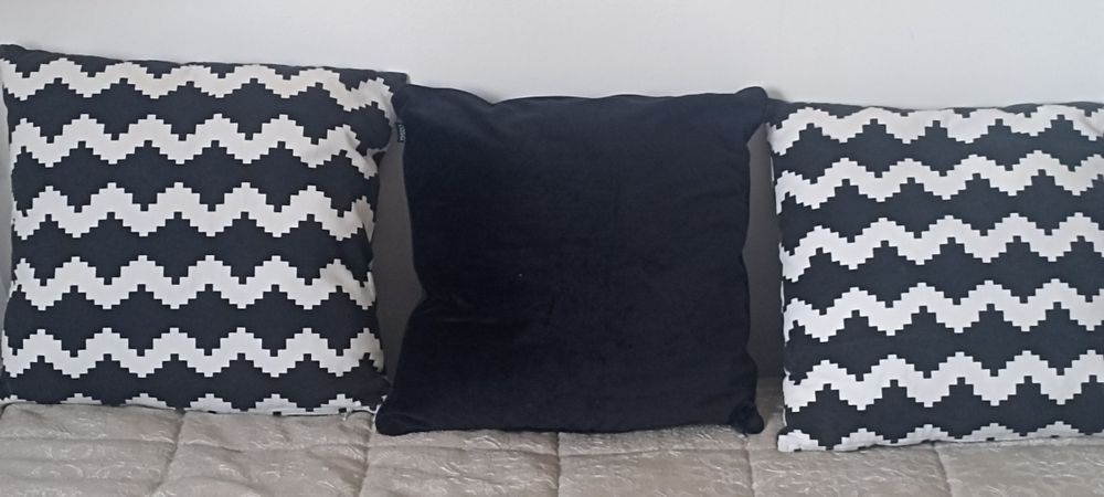 3 almofadas em bom estado