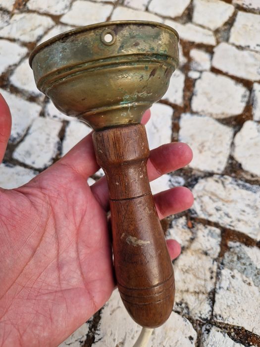 Gambiarra candeeiro antigo madeira latão