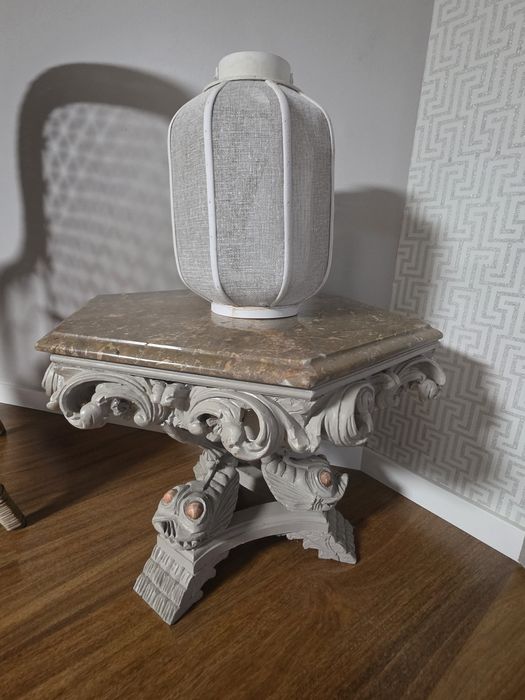 Mesa de centro/ apoio em mármore