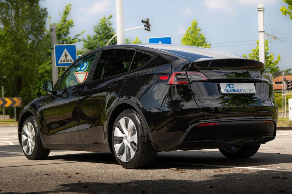 Tesla Model Y467707418599106565
