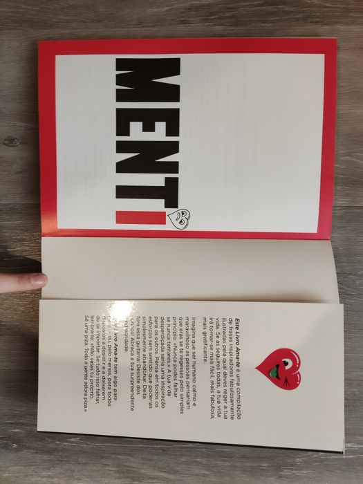 Livro "Este Livro Ama-te" de PewDiePie