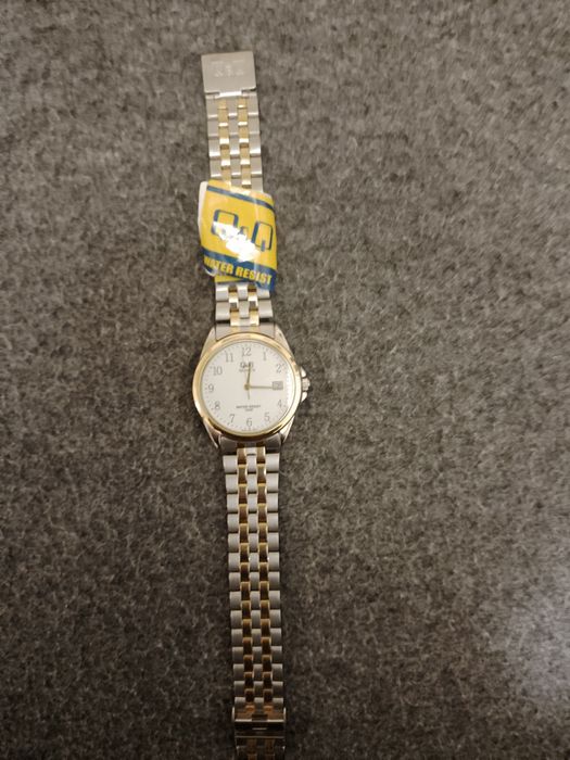 Наручний кварцовий годинник Q&Q