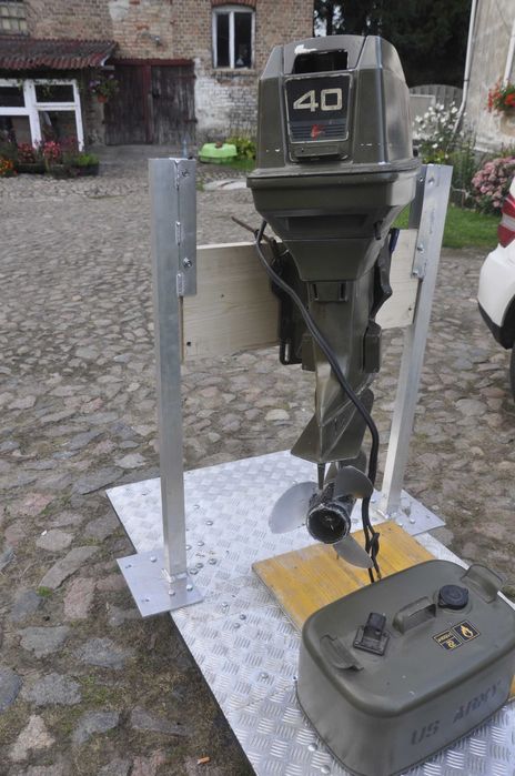 Evinrude 40 km- rumpel krotka stopa,bak,  z demobilu USA ARMY