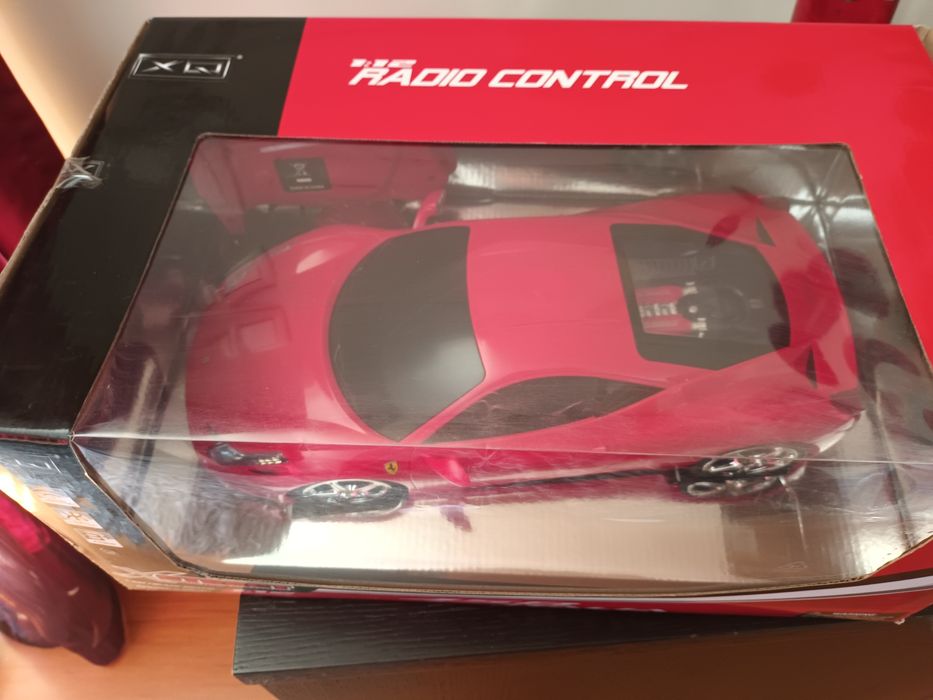 Carro Ferrari telecomandado escala 1:12 novo