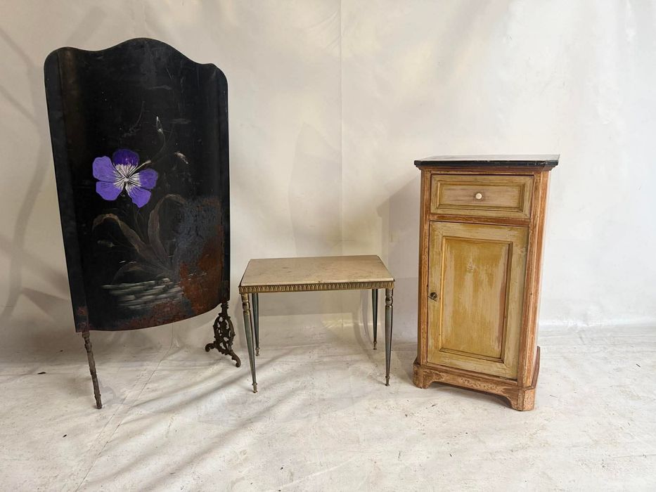 Komoda różne drobiazgi