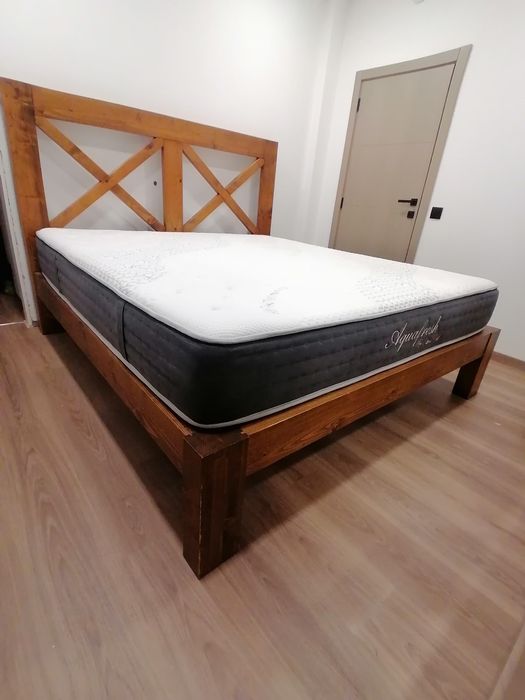 Quarto completo em madeira maciça