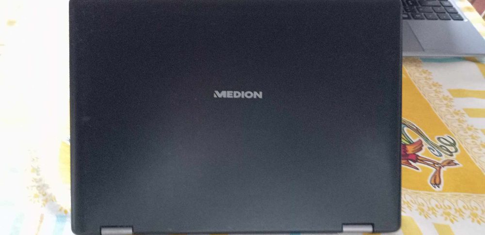 Vendo computador híbrido mdiom 11,3 que não liga.